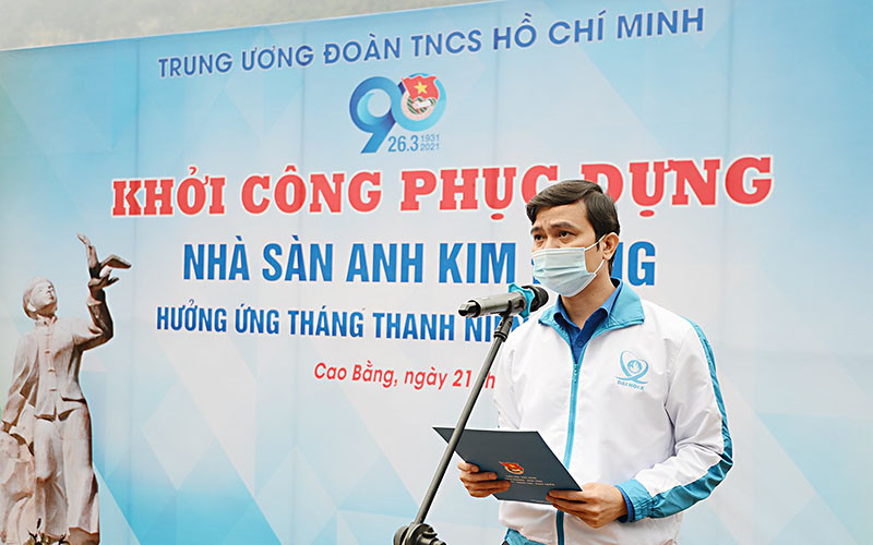 Đồng chí Bùi Quang Huy phát biểu ý kiến tại Lễ khởi công phục dựng "Nhà sàn anh Kim Đồng". Khởi công phục dựng