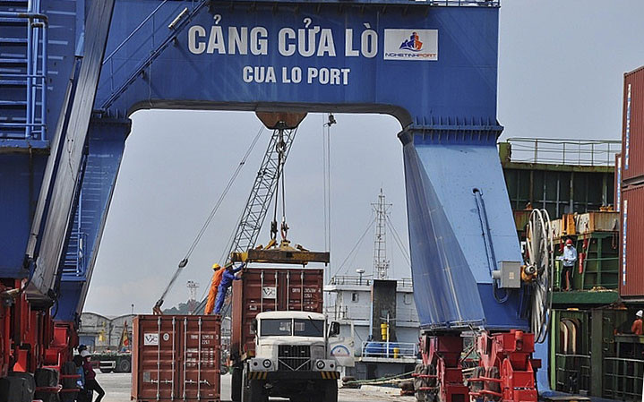 Tàu “chợ” container “ăn” hàng dệt may tại cảng Cửa Lò. Thách thức đối với doanh nghiệp dệt may Nghệ An -0