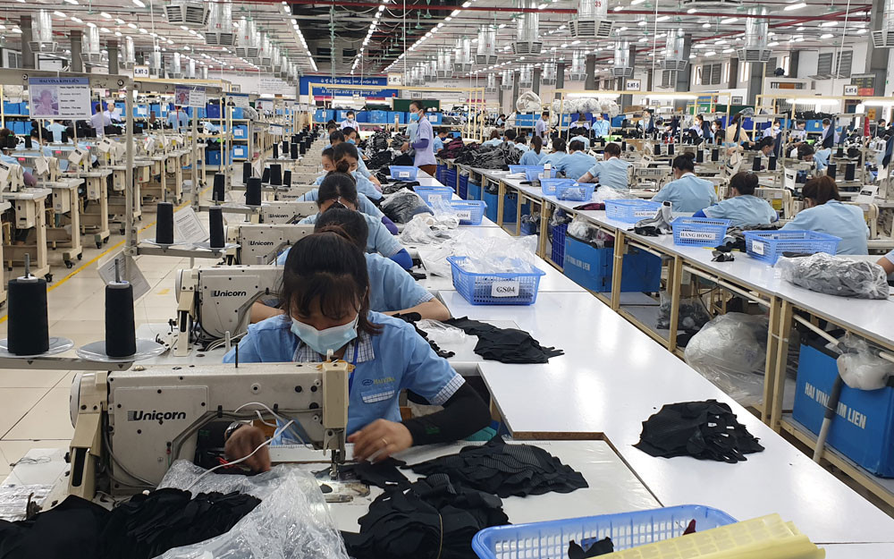 Thiếu hụt lao động vẫn là bài toán nan giải để dệt may Nghệ An tăng tốc.