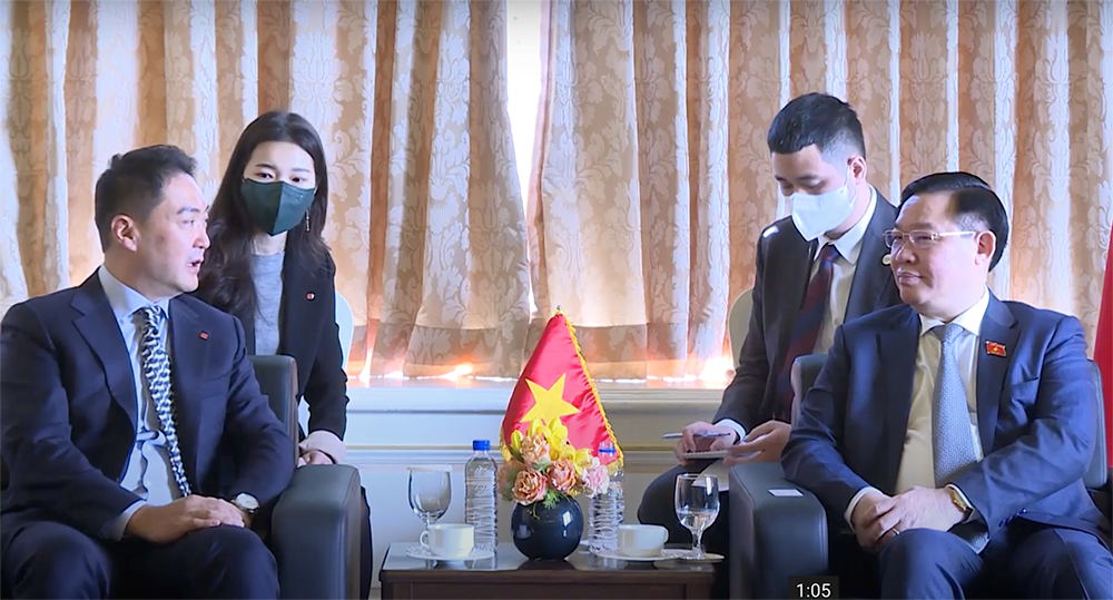 Chủ tịch Quốc hội Vương Đình Huệ tiếp lãnh đạo tập đoàn Lotte. (Ảnh: quochoi.vn) tin ghép Chủ tịch Quốc hội Vương Đình Huệ tiếp các doanh nghiệp Hàn Quốc -0