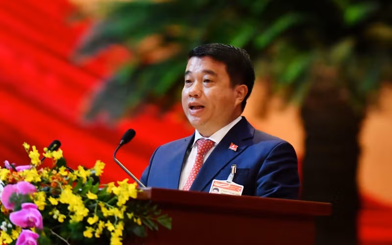 Đồng chí Y Thanh Hà Niê Kđăm, Ủy viên Trung ương Đảng khóa XIII, Bí thư Đảng ủy Khối Doanh nghiệp Trung ương trình bày tại Đại hội Đảng toàn quốc lần thứ XIII, sáng 28-1. Ảnh: ANH TUẤN -DUY LINH