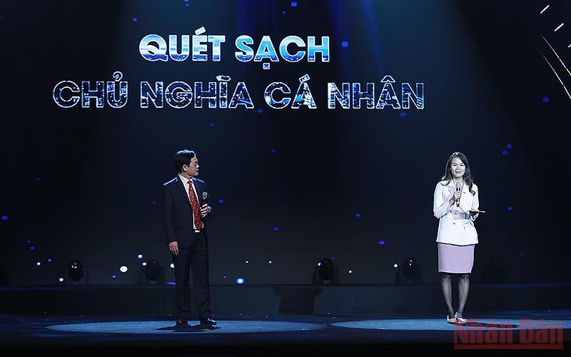 Các đồng chí Nhị Lê, Nguyễn Ngân đại diện những thế hệ nhà báo cách mạng chia sẻ về khát vọng, lý tưởng thanh niên tại chương trình. Tuổi trẻ cả nước khởi động đợt sinh hoạt chính trị thực hiện Kết luận 21 -0