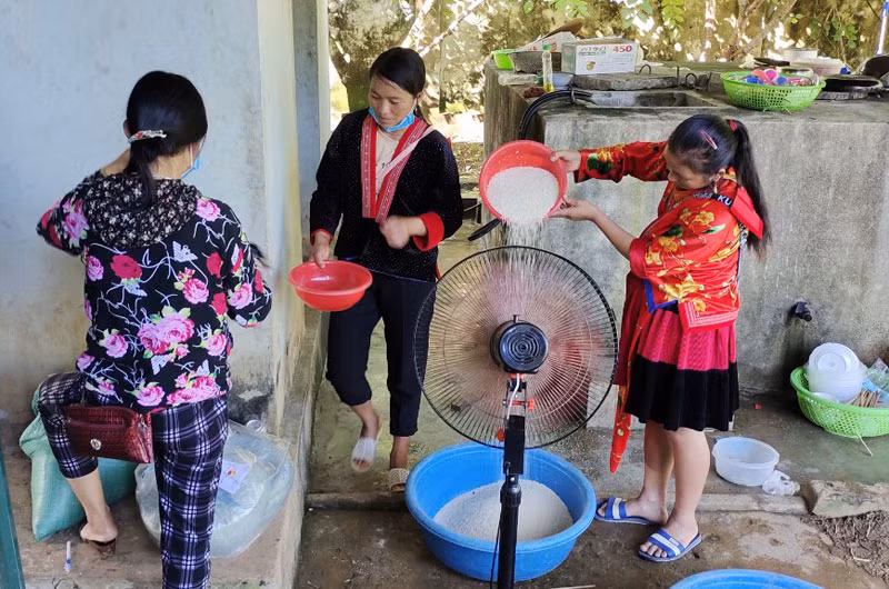 Đồng bào vùng cao Điện Biên sẻ chia cùng người dân vùng dịch -0