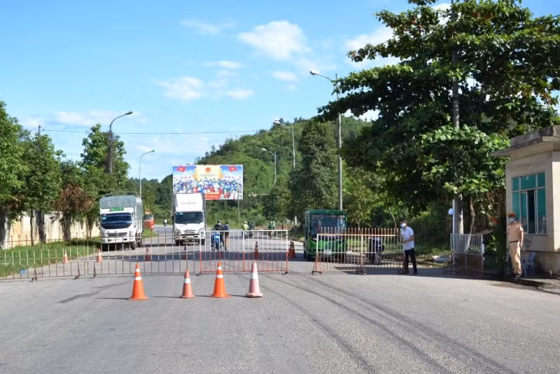 Chốt kiểm soát phòng, chống dịch Covid-19 tại thành phố Lào Cai.