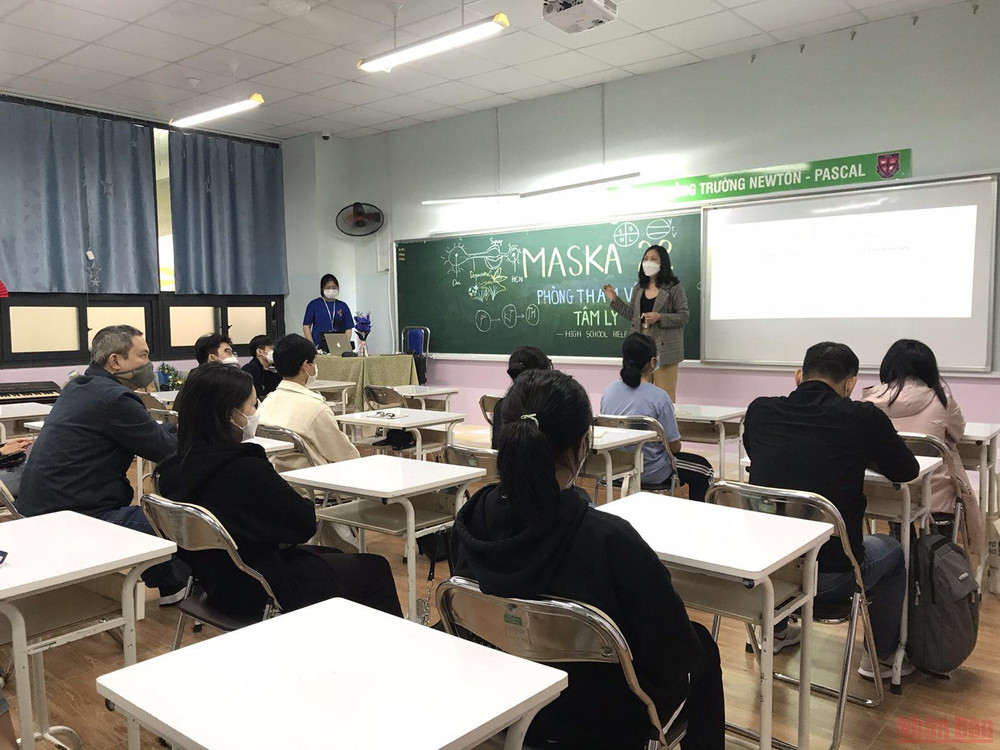 Tư vấn tâm lý trước kỳ thi là điểm đặc biệt nhất trong chuỗi các hoạt động của High School Help Kit. (Ảnh: SƠN BÁCH) Những người bạn đồng hành đặc biệt của các sỹ tử -0