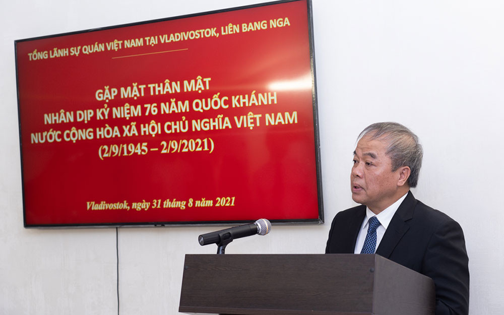 Tổng lãnh sự Nguyễn Hoàng Việt phát biểu ý kiến. Kỷ niệm 76 năm Ngày Quốc khánh 2/9 tại TP Vladivostok (LB Nga) -0
