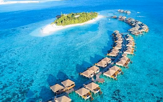 Maldives nổi tiếng với những khu nghỉ dưỡng nằm giữa biển xanh (Ảnh: CGTN)