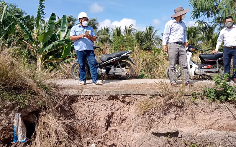Cơ quan chức năng đang khẩn trương khảo sát, gia cố tuyến đê cửa sông Tả, Hữu Cù Lao Dung.