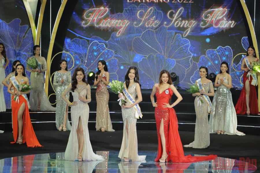 Các thí sinh tại đêm chung kết Cuộc thi Hoa hậu du lịch Đà Nẵng năm 2022. Sinh viên Đại học Kinh tế Đà Nẵng đăng quang Hoa hậu Du Lịch Đà Nẵng 2022 -0