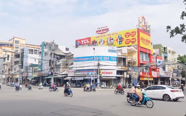 Từ ngày 24-8, Quảng Ngãi cho phép dịch vụ ăn, uống, cà phê, vui chơi, giải trí trở lại hoạt đông bình thường. 