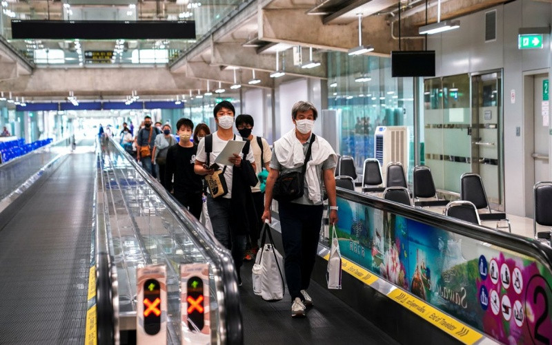 Du khách nước ngoài nhập cảnh vào Thái Lan tại sân bay Suvarnabhumi. (Ảnh: Reuters)