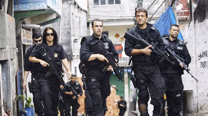 Cảnh sát Brazil trong một chiến dịch truy quét tội phạm ở Sao Paolo. Ảnh: THE STAR