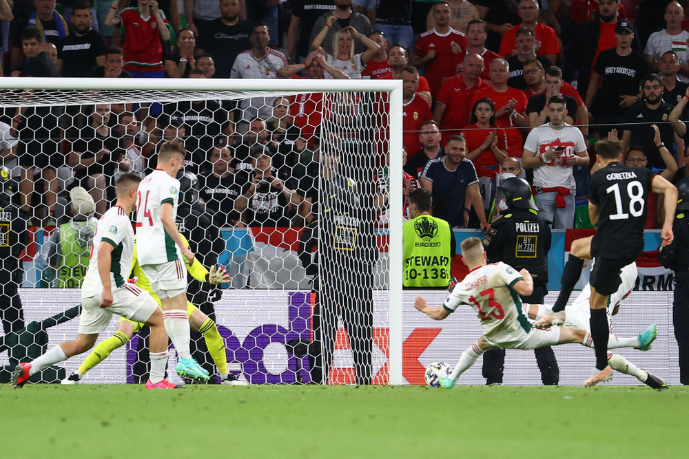 Bị tụt lại phía sau, huấn luyện viên Joachim Low phải điều chỉnh nhân sự để tăng cường mặt trận tấn công. Những sự thay đổi này đã đem lại hiệu quả với bàn gỡ 2-2 cho Đức ở phút 84, nhờ công của Goretzka. Cận cảnh những diến biến kịch tính lượt trận cuối bảng F Euro 2020 -0