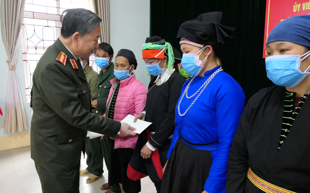 Đại tướng Tô Lâm tặng quà Tết cho nhân dân xã Thanh Thủy, huyện Vị Xuyên. Bộ trưởng Công an Tô Lâm làm việc và chúc Tết tại tỉnh Hà Giang -0
