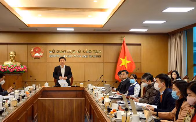 Thứ trưởng Giáo dục và Đào tạo Nguyễn Hữu Độ phát biểu tại cuộc họp. (Ảnh: Bộ Giáo dục và Đào tạo)