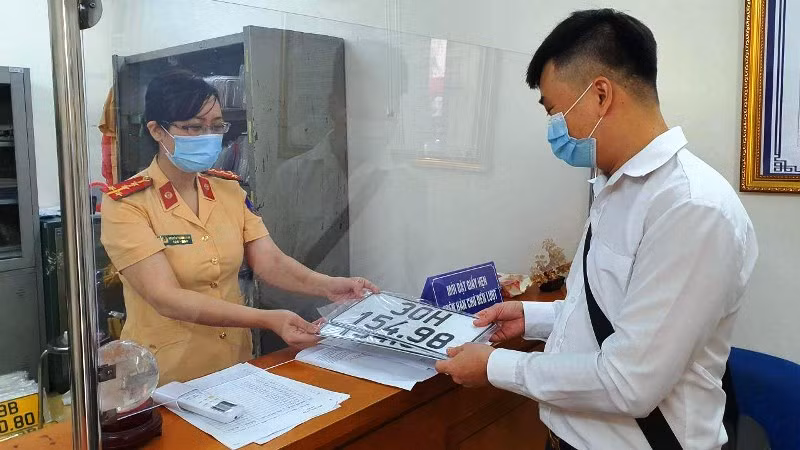 Cục Cảnh sát giao thông khuyến cáo người dân làm thủ tục đăng ký xe trực tuyến.