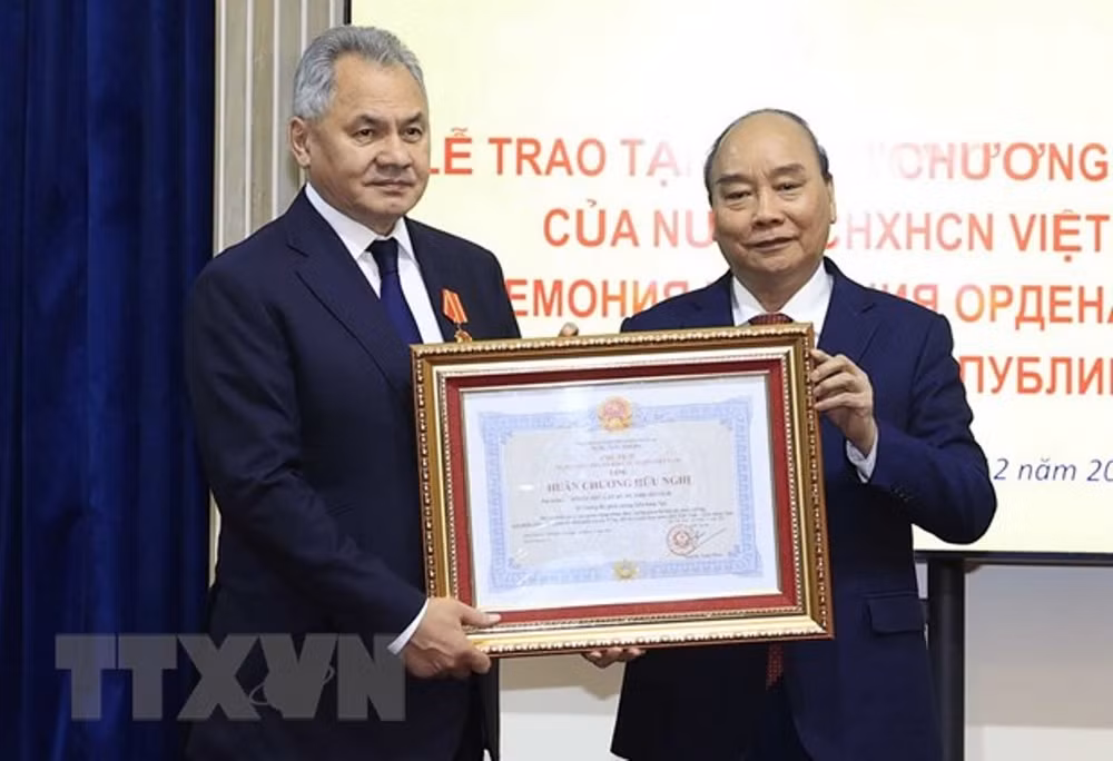 Chủ tịch nước trao huân chương cho lãnh đạo quân đội, an ninh LB Nga -0