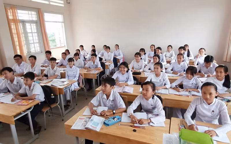 Học sinh ở thành phố Cao Lãnh, tỉnh Đồng Tháp trong giờ học (Ảnh tư liệu năm học 2020 - 2021)