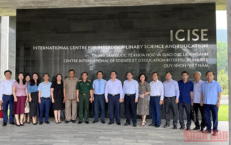 Đồng chí Nguyễn Trọng Nghĩa và Đoàn công tác đến thăm Trung tâm quốc tế Khoa học và Giáo dục liên ngành (ICISE). Lễ truy điệu, an táng các hài cốt liệt sĩ hy sinh tại đồi Xuân Sơn, Bình Định -0
