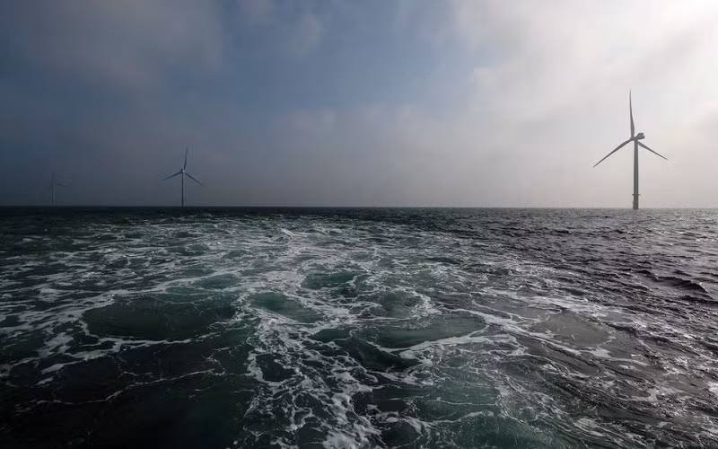 Các tuabin gió tại trang trại điện gió ngoài khơi Eneco Luchterduinen gần Amsterdam, Hà Lan ngày 26/9/2017. (Ảnh: Reuters)