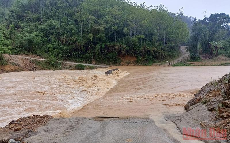 Thi thể nạn nhân được tìm thấy cách nơi xe bị cuốn trôi khoảng 500m