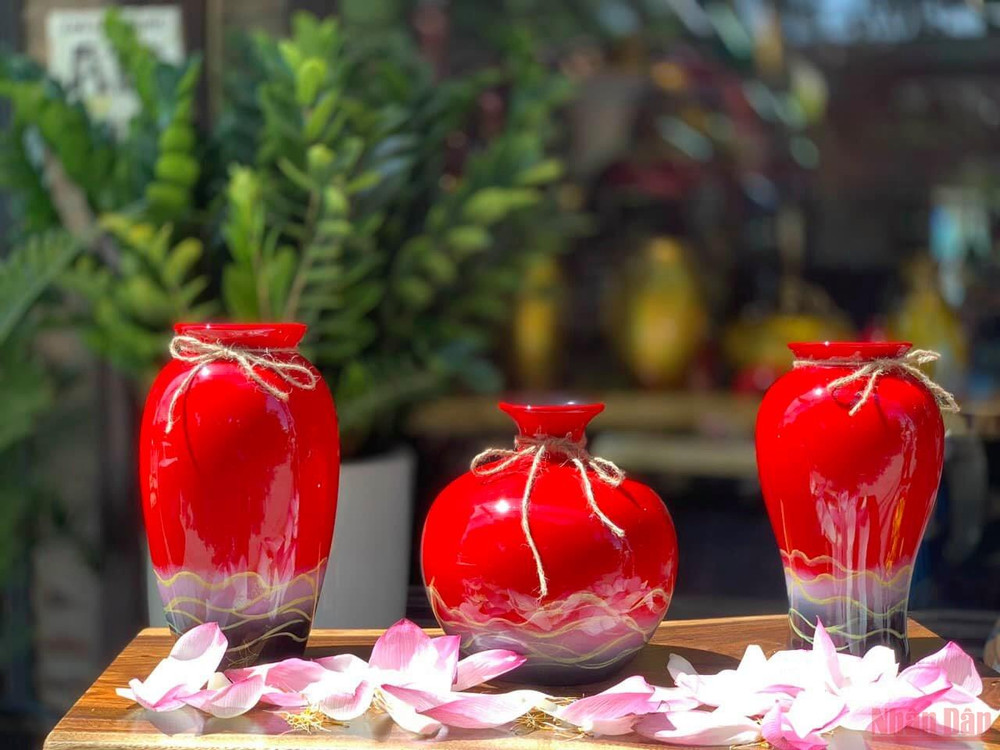 Sản phẩm của sơn mài Hạ Thái được ưa chuộng làm quà tặng du lịch. 