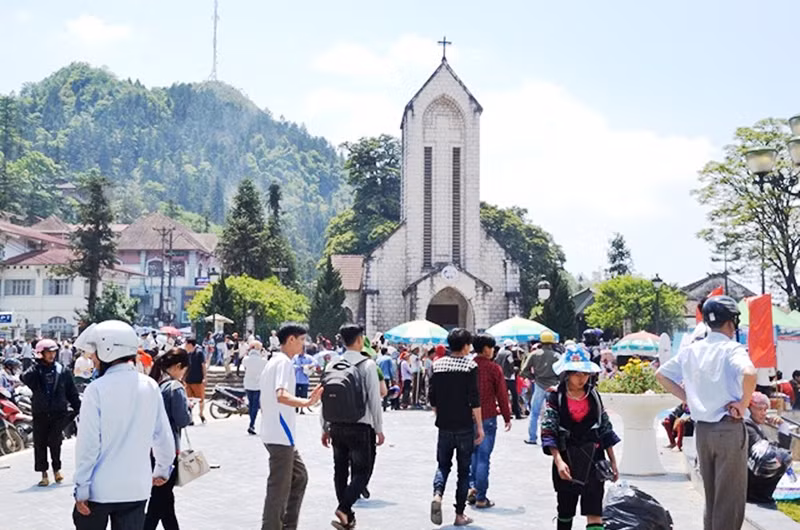 Du khách đến Khu du lịch quốc gia Sa Pa tăng mạnh, đạt hơn 98 nghìn lượt.