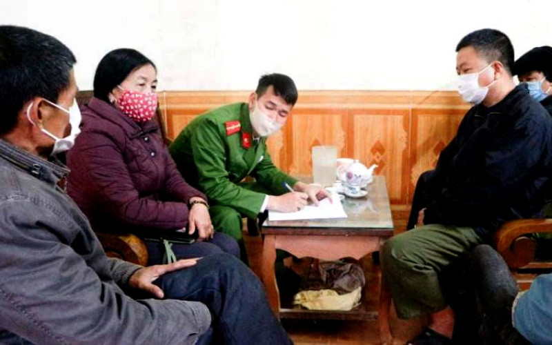 Lực lượng chức năng phối hợp địa phương điều tra dịch tễ tại cơ sở. Các địa phương nâng cao công tác phòng, chống dịch Covid-19 trong tình hình mới -0
