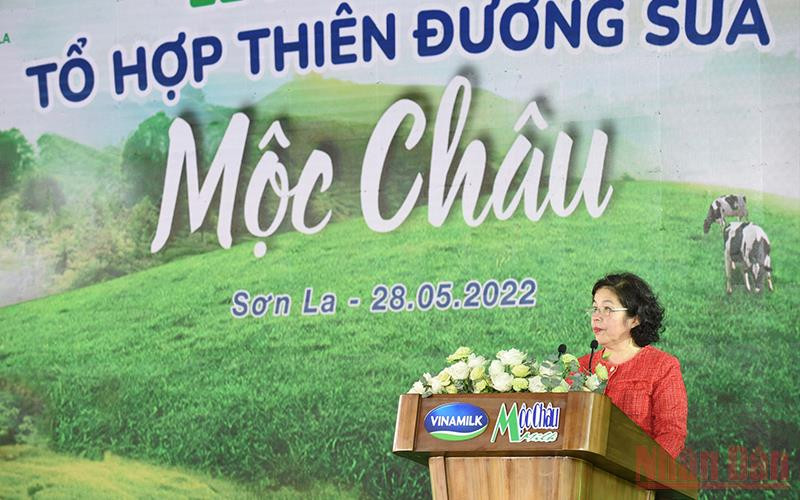Bà Mai Kiều Liên cho biết, Dự án “Tổ hợp thiên đường sữa Mộc Châu” hứa hẹn sẽ góp phần mang đến một diện mạo mới cho ngành chăn nuôi bò sữa tại Mộc Châu. Thủ tướng Phạm Minh Chính dự Lễ khởi công Dự án Tổ hợp Thiên đường sữa Mộc Châu -0