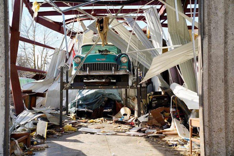 Những chiếc xe cổ trong một cửa hàng tại Mayfield. (Ảnh: Reuters) kentucky -0