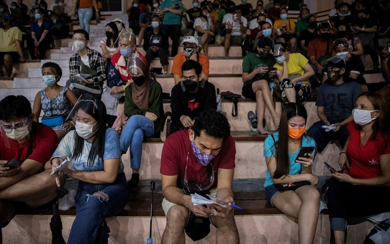Bên trong trung tâm tiêm chủng tại Manila, Philippines. (Ảnh: Reuters)