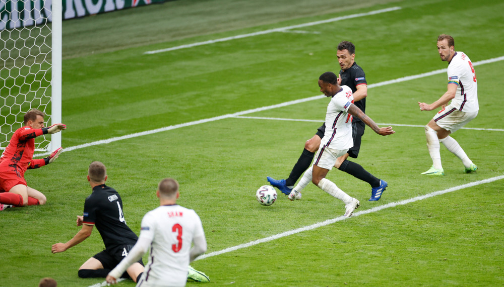Sterling tiếp tục là người mang về bàn thắng cho tuyển Anh tại kỳ EURO 2020. (Ảnh: UEFA) Anh tiễn Đức về nước trên sân Wembley -0