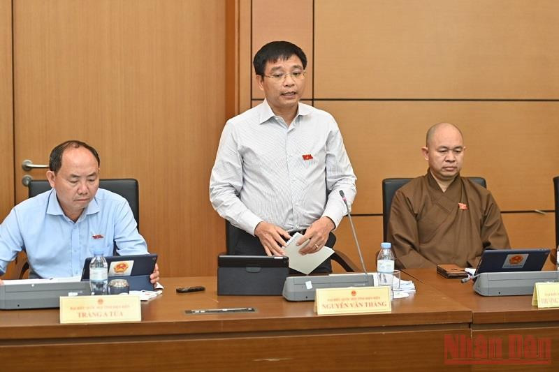Đại biểu Nguyễn Văn Thắng (Điện Biên) phát biểu tại phiên thảo luận tổ. (Ảnh: LINH KHOA) Kéo dài thời hạn áp dụng Nghị quyết số 42 để bảo đảm xử lý nợ xấu hiệu quả -0