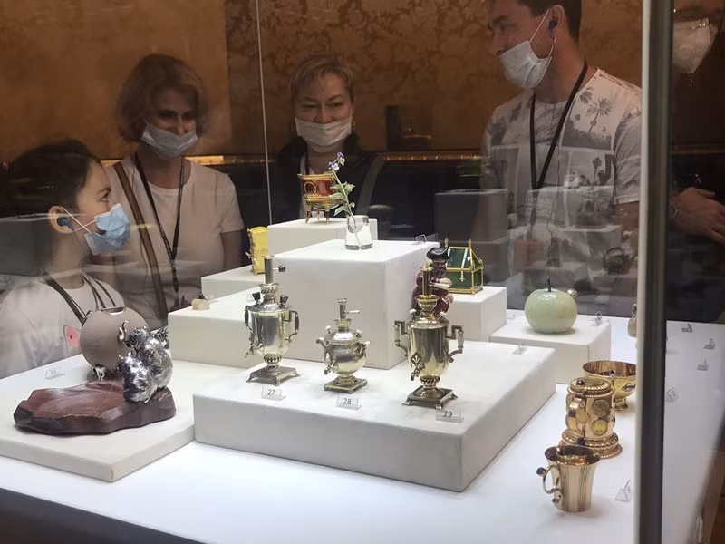 Người dân Nga tham quan bảo tàng. (Ảnh: QUẾ ANH)