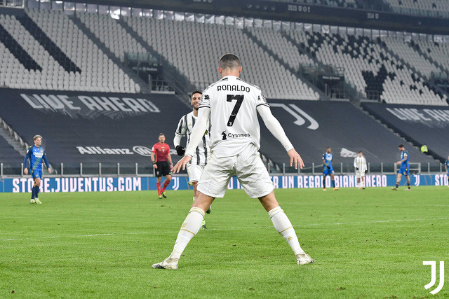 Vượt mặt Pele, Ronaldo áp sát kỷ lục vĩ đại -0