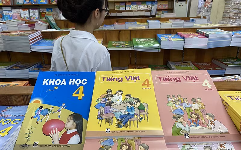 Sách lớp 4 của Nhà xuất bản Giáo dục Việt Nam xuất bản.