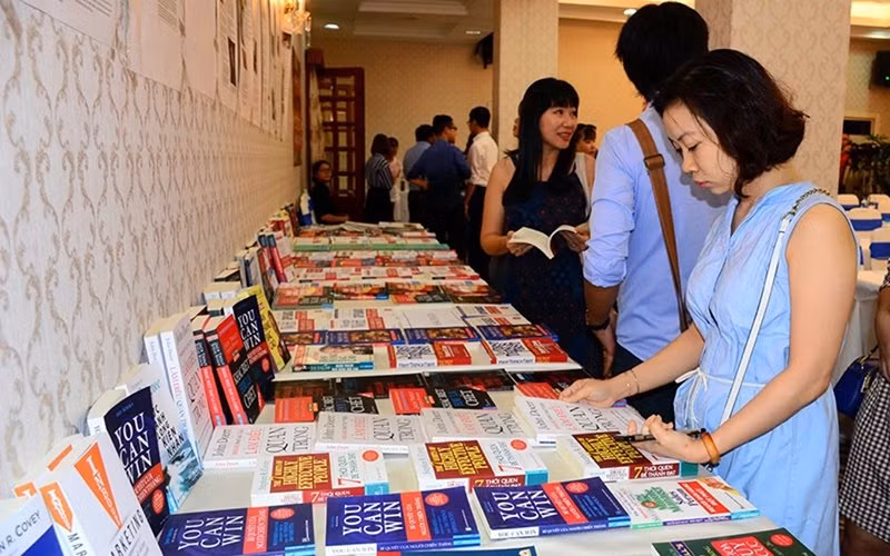 Hơn 90% bạn đọc không thể phân biệt được sách giả bày bán trên thị trường. (Ảnh minh họa)