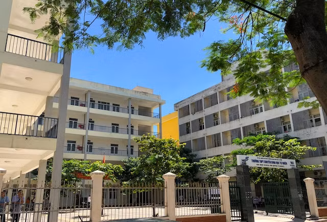 Trường THPT chuyên Khoa học Tự nhiên (Ảnh: THUỲ LINH)