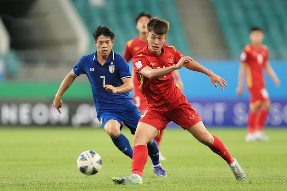 U23 Thái Lan gia tăng sức ép trong hiệp 2 với những cú dứt điểm từ xa. (Ảnh: Ngọc Duy) (Hiệp 2) U23 Việt Nam 1-1 U23 Thái Lan: Tìm kiếm bàn thắng -0