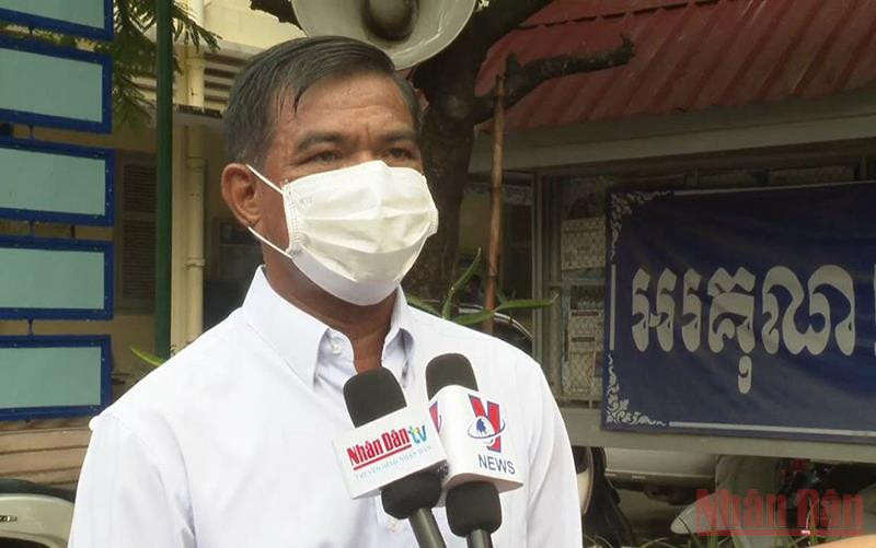 Ông Noung Bunheng, Hiệu trưởng Trường THPT Preah Yukunthor. Campuchia mở cửa trở lại trường trung học trên cả nước -0