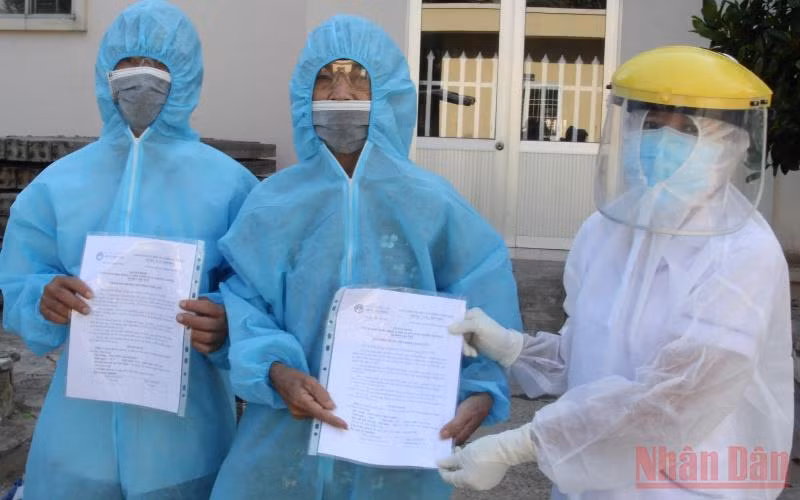 Tận tâm cứu chữa người bệnh Covid-19 ở Vĩnh Long -0