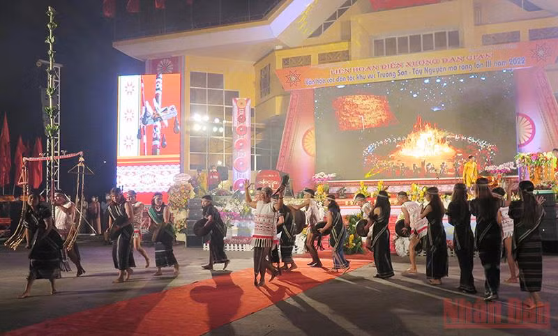 Khai mạc Liên hoan Diễn xướng dân gian văn hóa các dân tộc khu vực Trường Sơn-Tây Nguyên lần thứ III năm 2022 -0