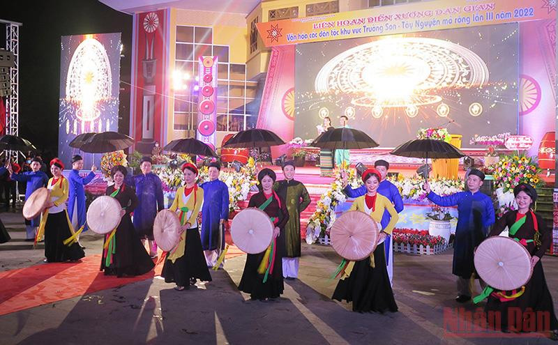 Các nghệ nhân, nghệ sĩ, diễn viên biểu diễn tại Lễ Khai mạc. Khai mạc Liên hoan Diễn xướng dân gian văn hóa các dân tộc khu vực Trường Sơn-Tây Nguyên lần thứ III năm 2022 -0