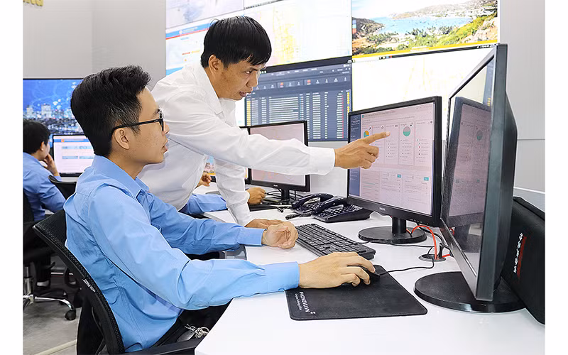 Các doanh nghiệp Việt đang tích cực chuyển đổi số để thích ứng với xu thế phát triển. Ảnh: HẢI ĐĂNG