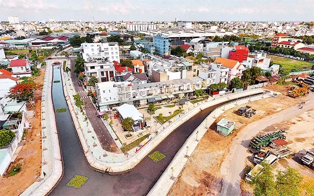 Rạch Ông Học (quận 12) sau khi được cải tạo, nạo vét, xây dựng bờ kè kiên cố.