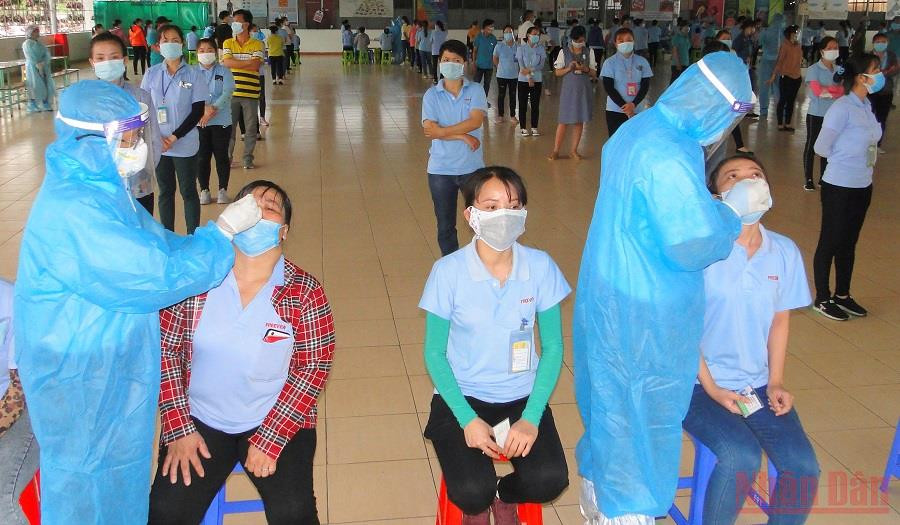 Tiêm ngừa vaccine phòng Covid-19 cho người dân trên địa bàn thành phố Mỹ Tho (Tiền Giang). Sai phạm trong công tác phòng, chống dịch tại Tiền Giang -0