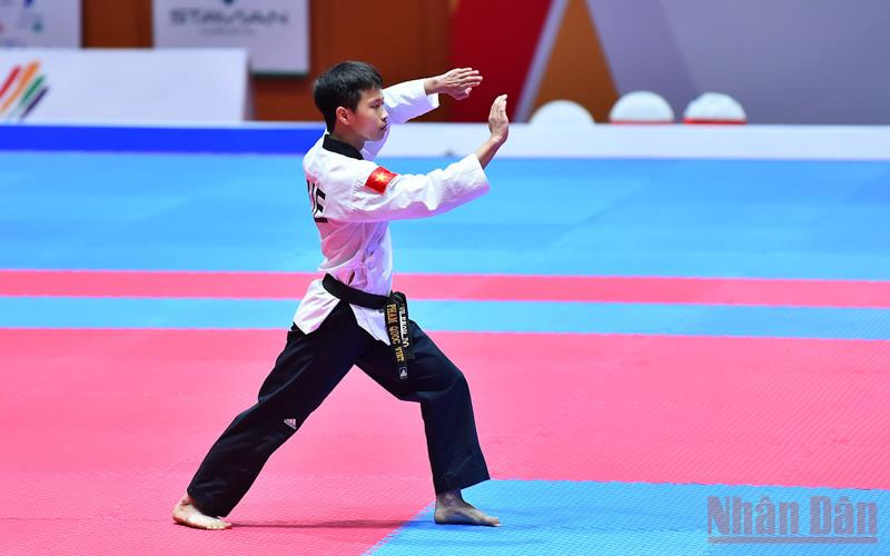 Phạm Quốc Việt biểu diễn quyền tiêu chuẩn cá nhân (Ảnh: THỦY NGUYÊN) Cập nhật SEA Games 31 ngày 16/5: Pencak Silat Việt Nam