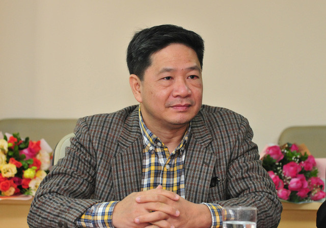 TS Đinh Huy Dương, Vụ trưởng Vụ Truyền thông – Giáo dục (Tổng cục Dân số, Bộ Y tế). (Ảnh: Chí Cường) Tổng cục Dân số thông tin về việc sinh con một bề được hỗ trợ mua bảo hiểm y tế, miễn giảm học phí -0