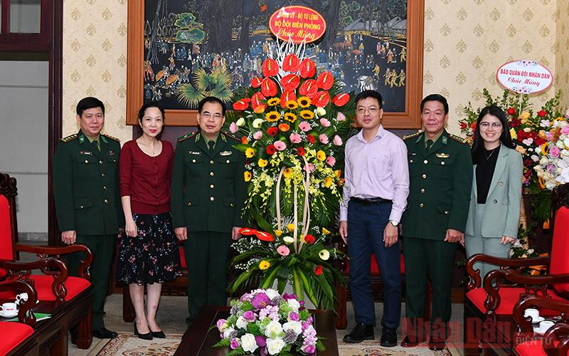Lãnh đạo Bộ Tư lệnh Bộ đội Biên phòng chúc mừng Báo Nhân Dân. Các địa phương, đơn vị chúc mừng Báo Nhân Dân nhân kỷ niệm 70 năm Ngày báo ra số đầu -0
