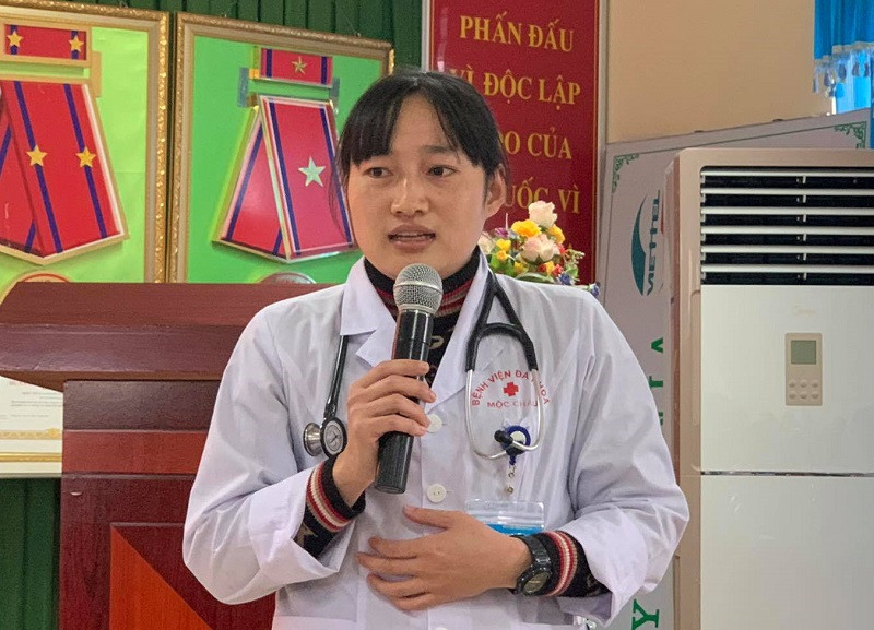 BSCKI Phạm Thị Tươi, Phụ trách Khoa Nhi, BVĐK Mộc Châu chia sẻ về những kỹ thuật sản khoa tại BV. Trẻ sinh non được nuôi sống khỏe mạnh tại bệnh viện tuyến huyện -0